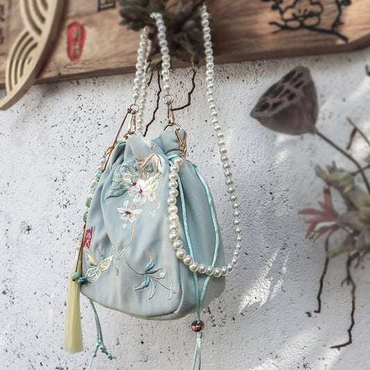 Bundle mouth tassel small bag