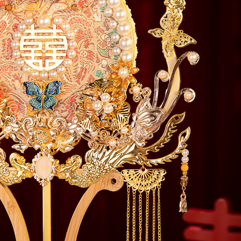 White hair never leaves wedding fan