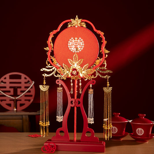 Xifeng comes to congratulate wedding fan