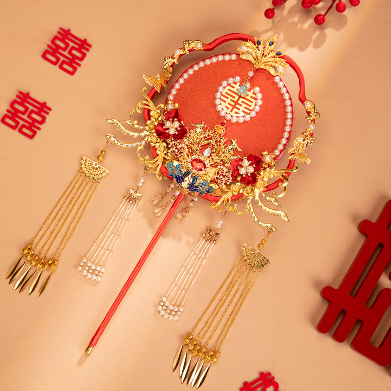 Xifeng comes to congratulate wedding fan