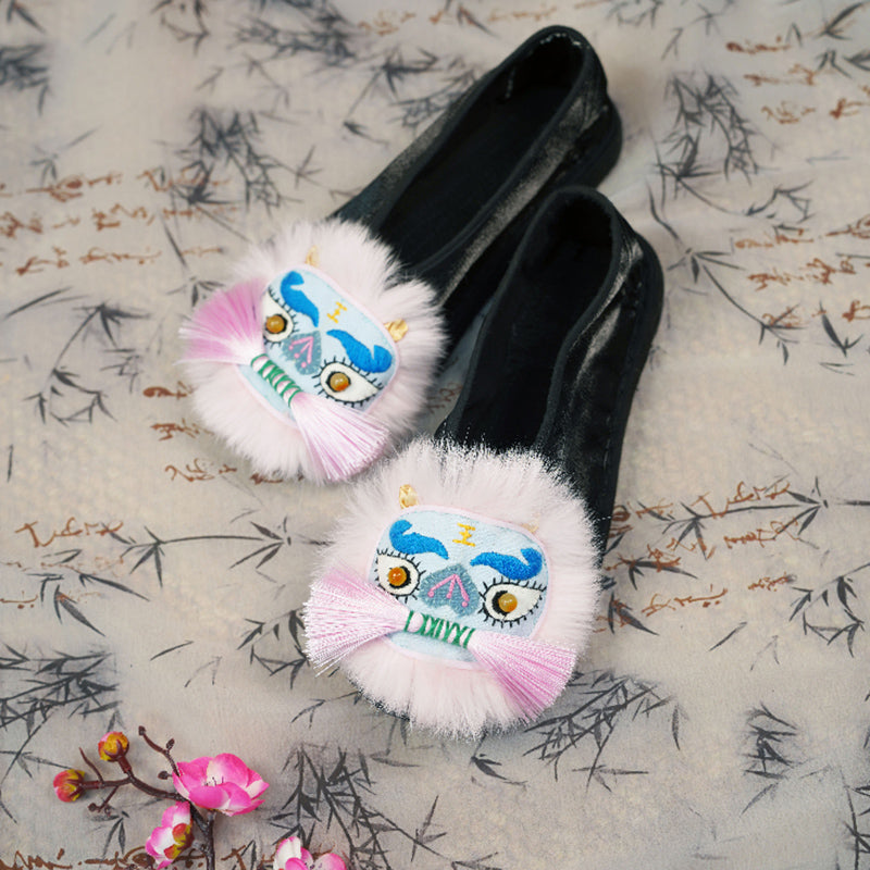 Bright eyed tiger shoes