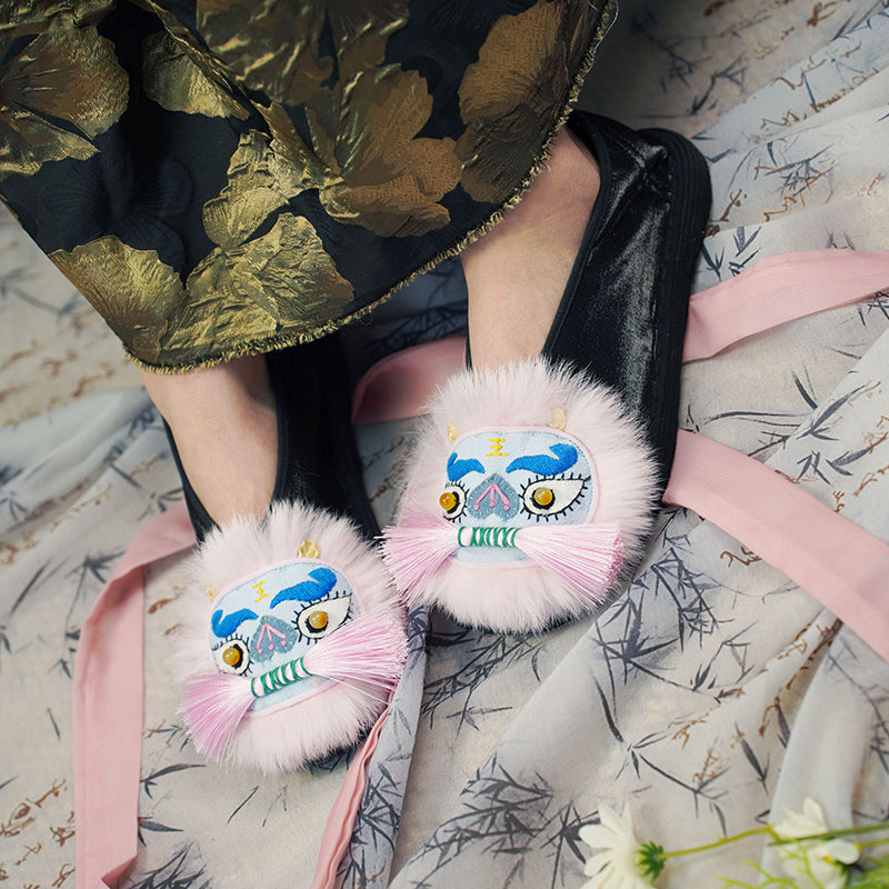 Bright eyed tiger shoes