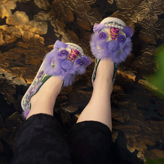 Embroidered round tiger shoes