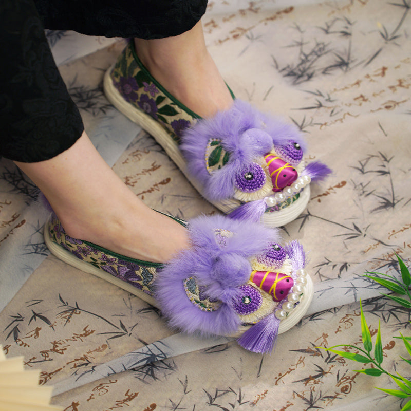 Embroidered round tiger shoes