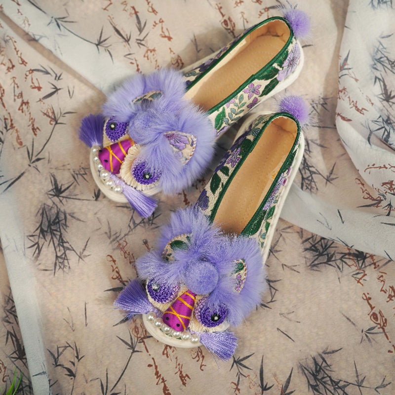 Embroidered round tiger shoes