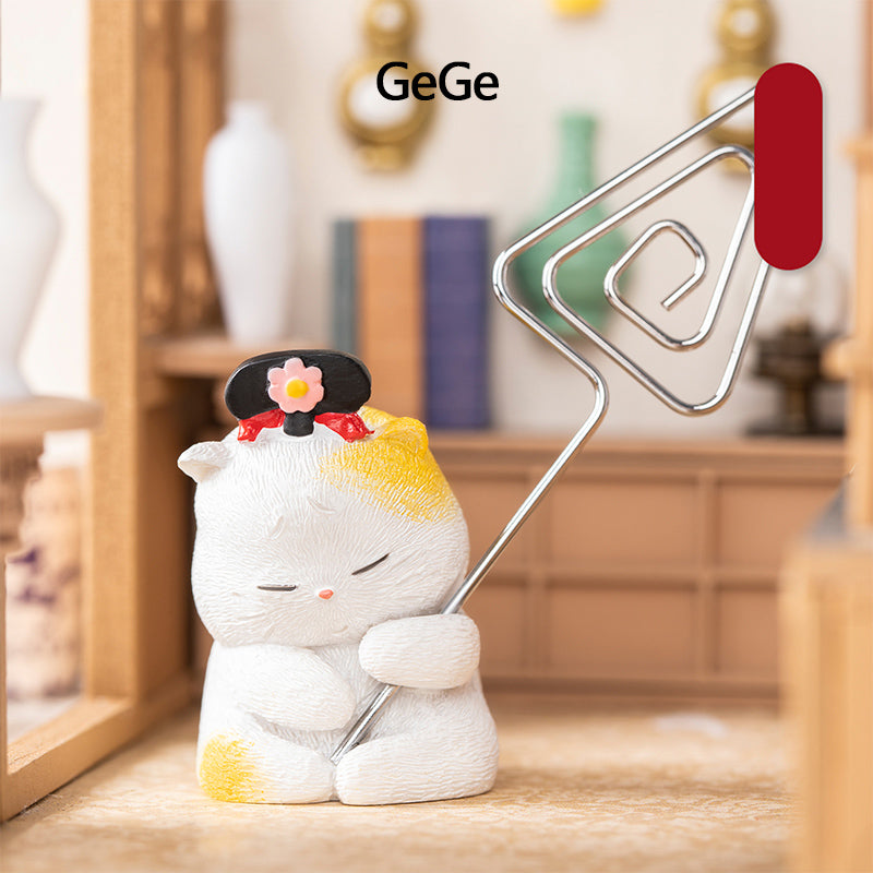 Cat note holder