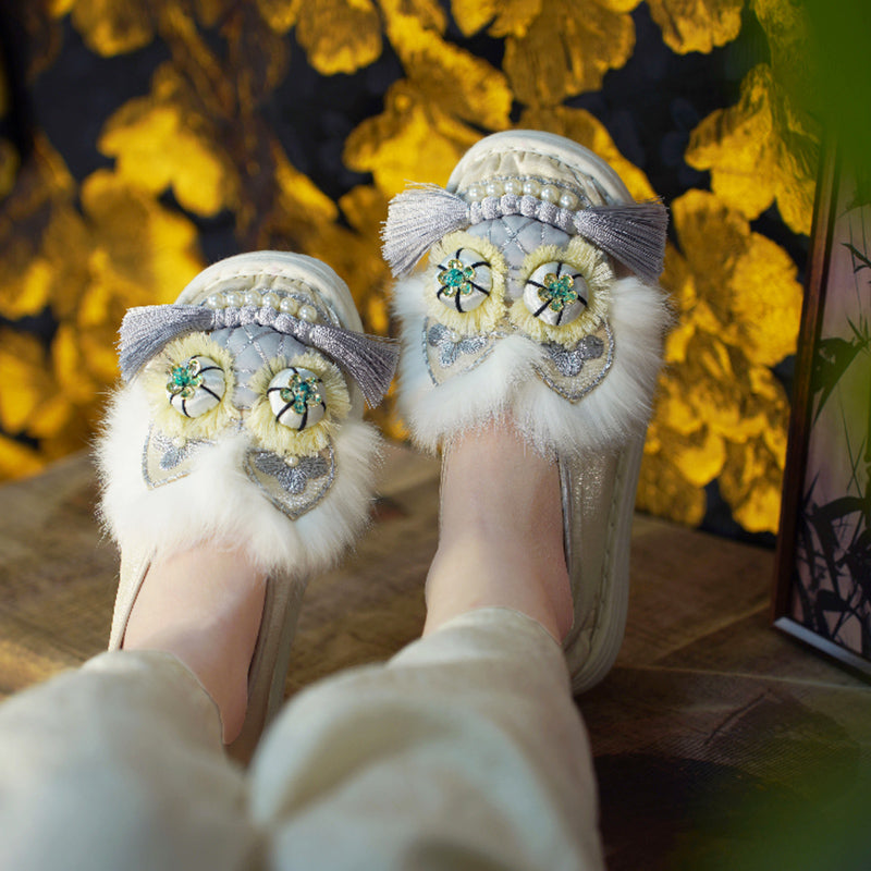 Golden tiger head shoes