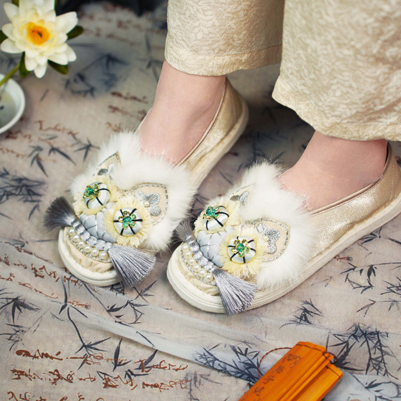 Golden tiger head shoes