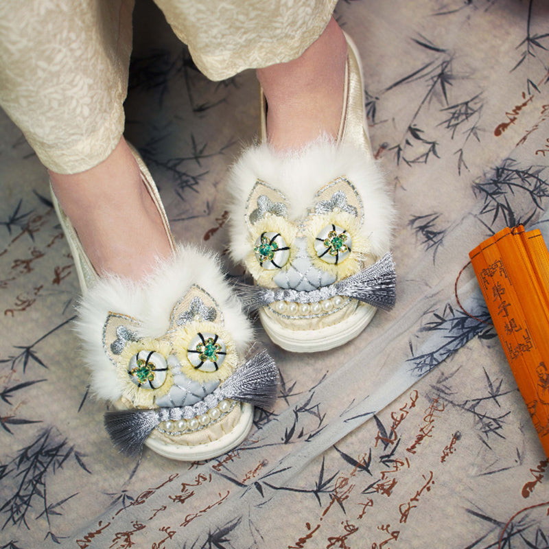 Golden tiger head shoes