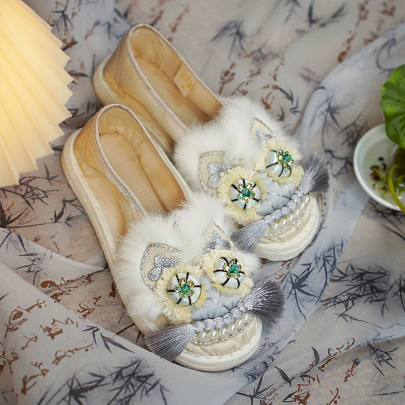 Golden tiger head shoes