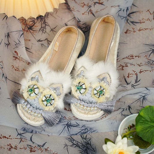 Golden tiger head shoes