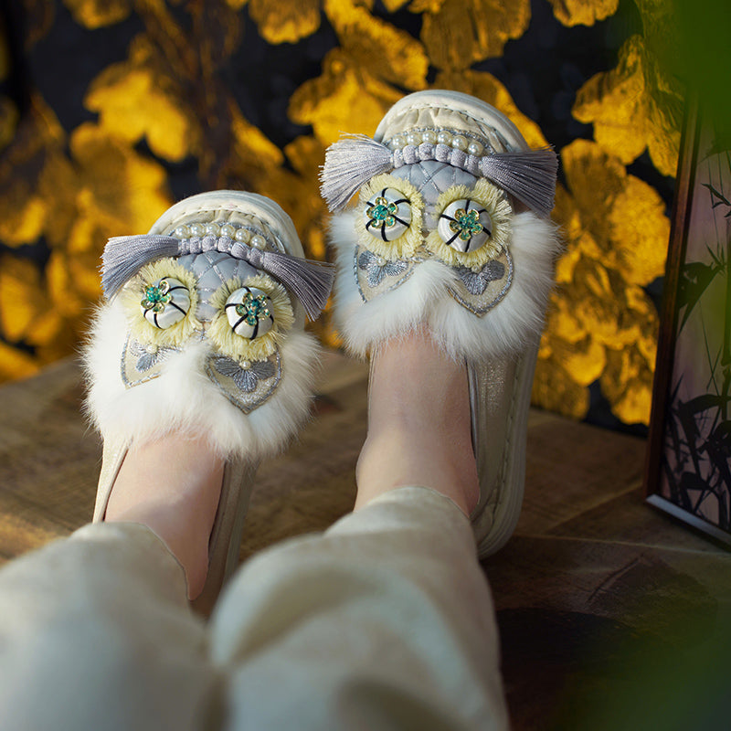 Golden tiger head shoes