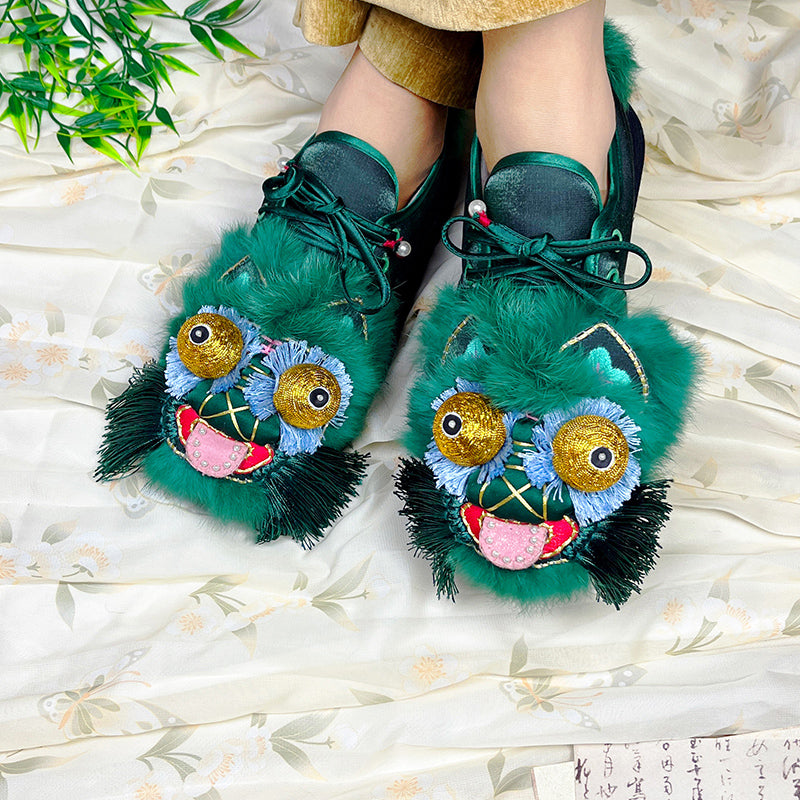 Green tongue spitting tiger shoes