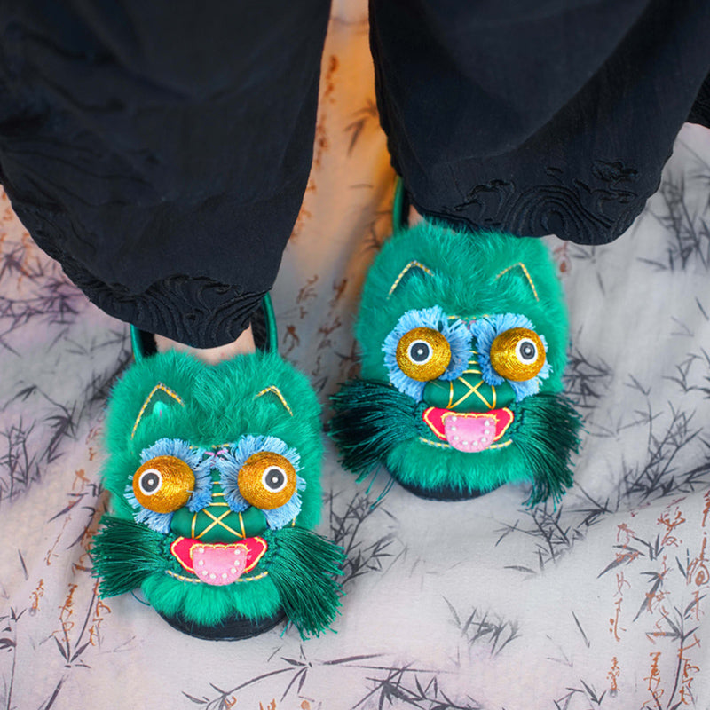 Green tongue spitting tiger shoes