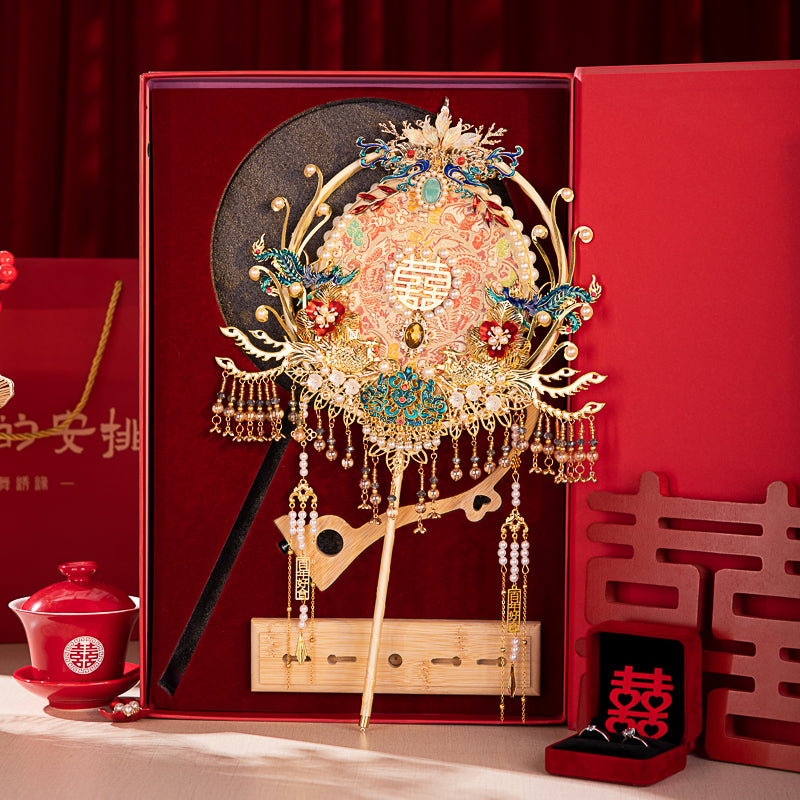 Joyful pleasure wedding fan