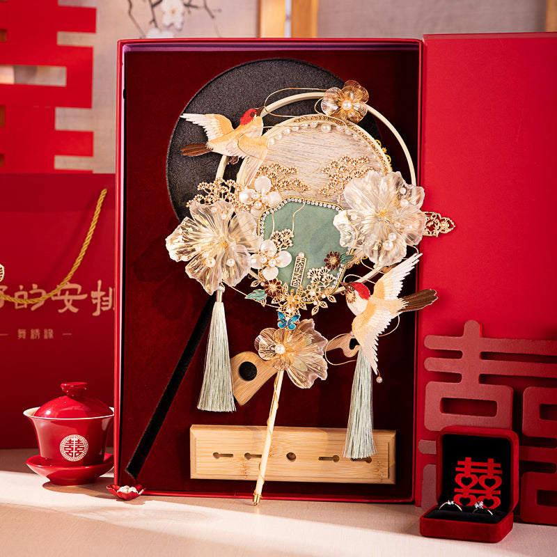 Magpies celebrate with joy wedding fan