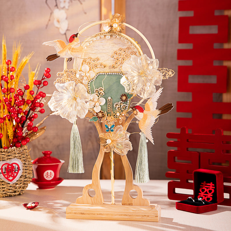 Magpies celebrate with joy wedding fan