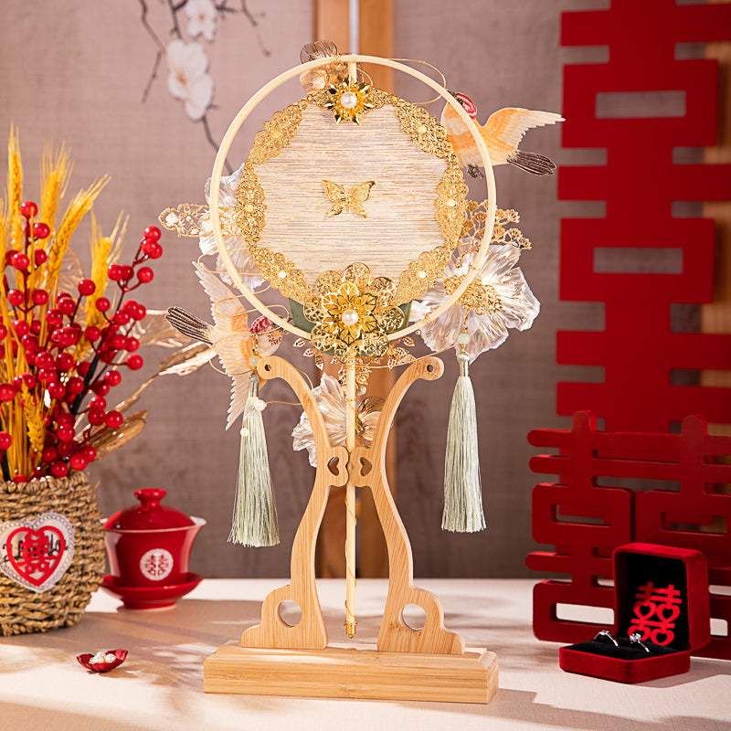 Magpies celebrate with joy wedding fan