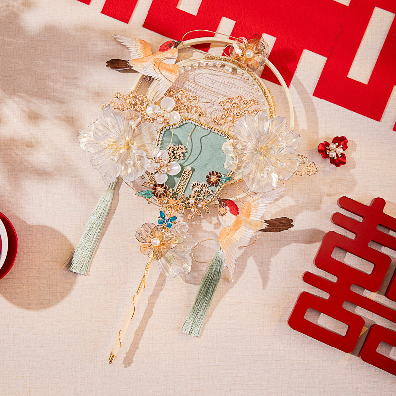 Magpies celebrate with joy wedding fan