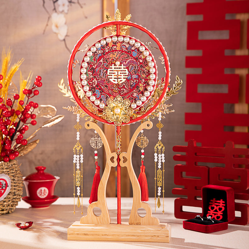 Tenderness toward women wedding fan