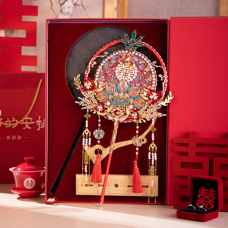 Tenderness toward women wedding fan