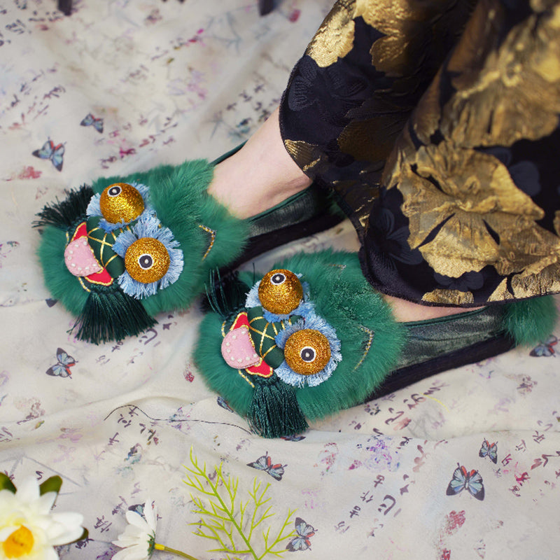 Tongue spitting tiger shoes