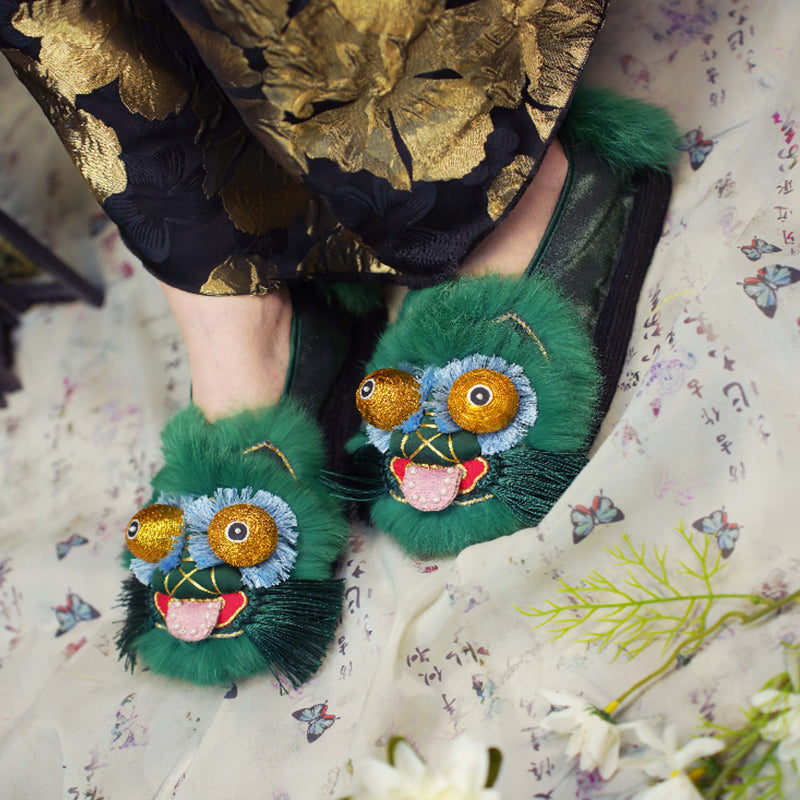 Tongue spitting tiger shoes