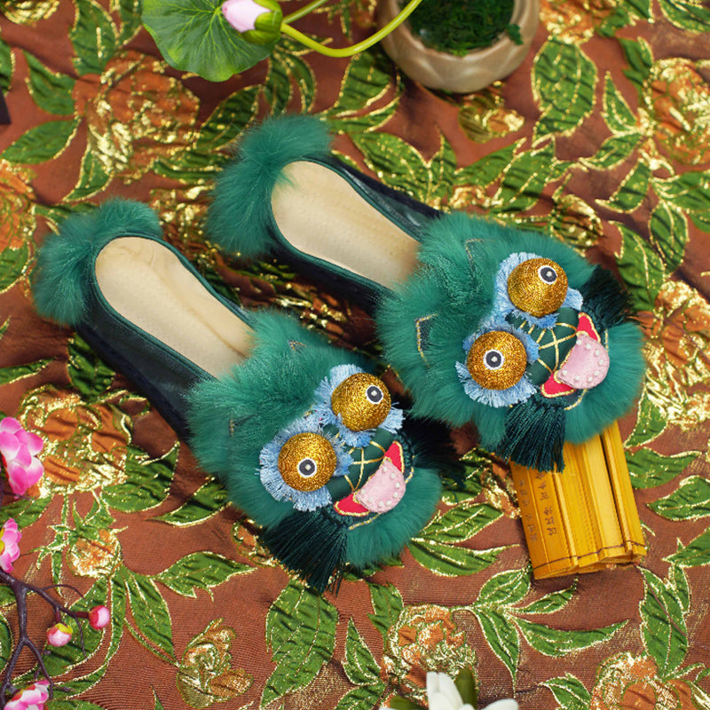 Tongue spitting tiger shoes