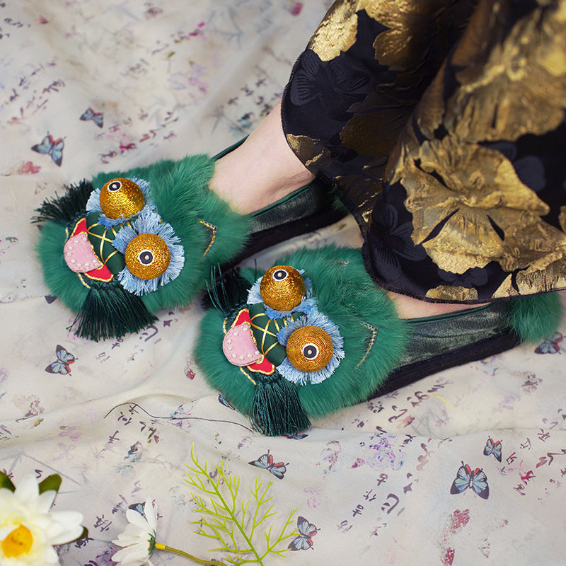 Tongue spitting tiger shoes