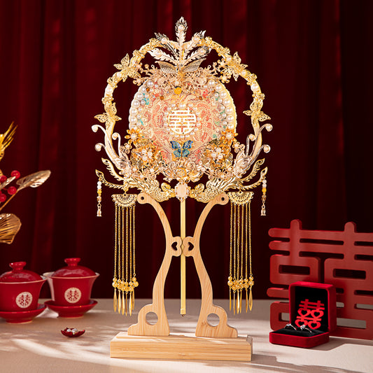 White hair never leaves wedding fan