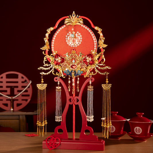 Xifeng comes to congratulate wedding fan